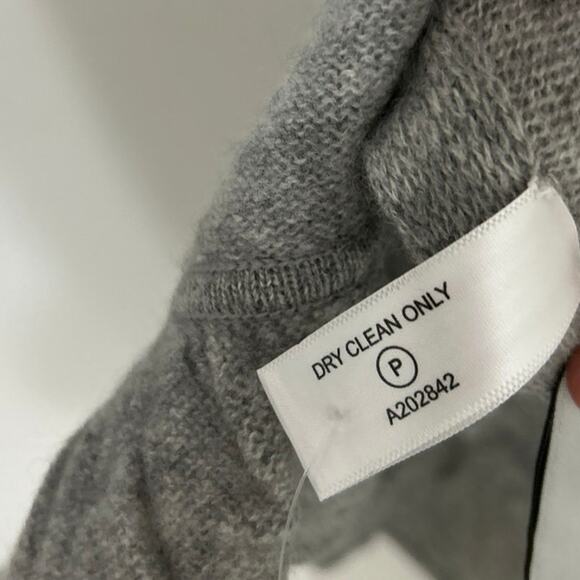 Precious Fibers 100% Cashmere Gray Ruffle Shawl/Scarf/Ruana One size New - Picture 12 of 13